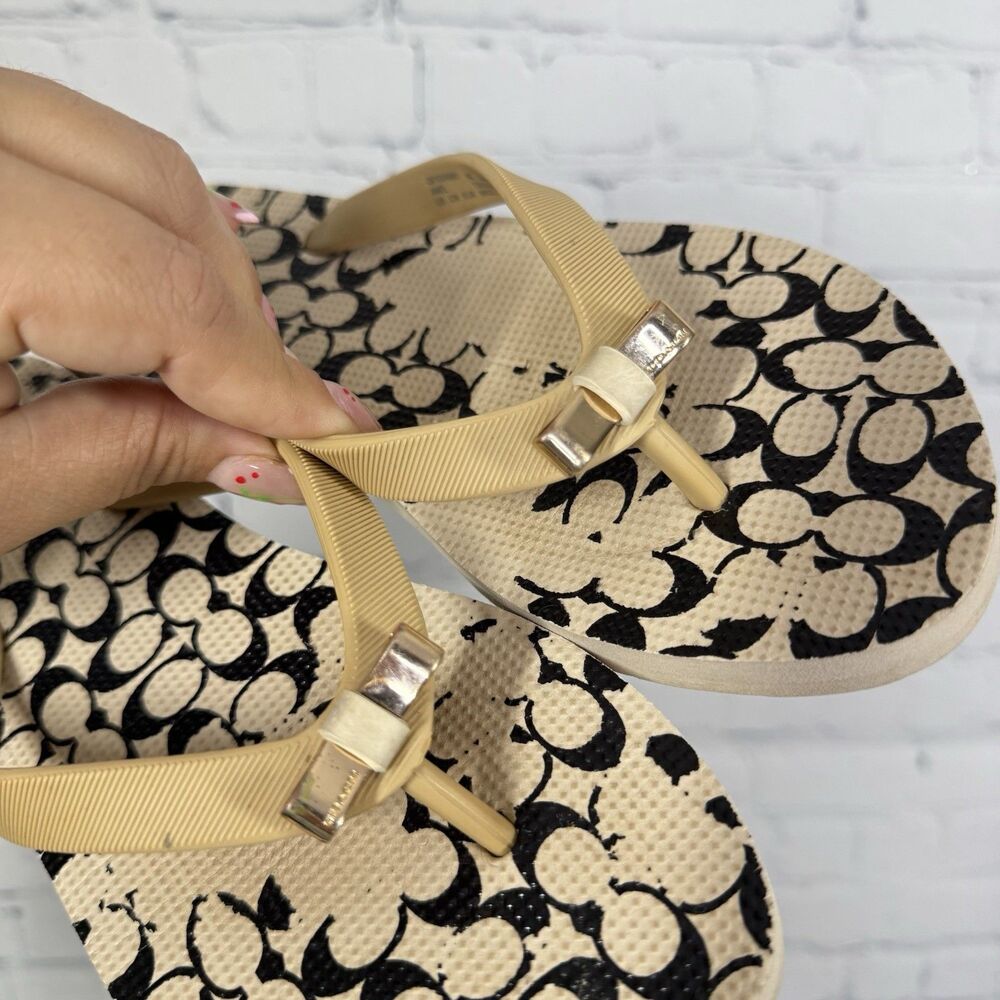 Coach Signature Print Flip Flops Sandals Women Size  6 Tan Logo Thong Summer - Picture 13 of 14
